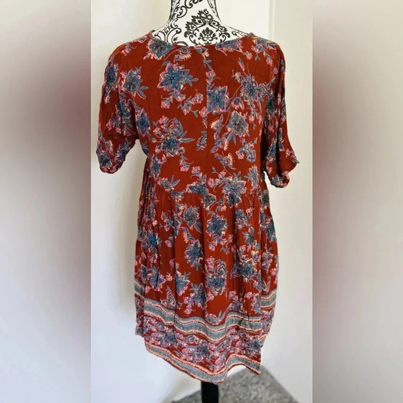 NWT Angie Women’s Brown Blue Floral Short Sleeve Boho Peasant Mini Dress Size M - Picture 2 of 9
